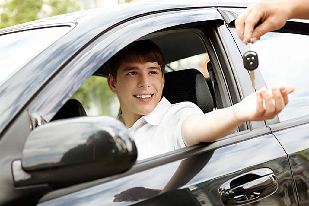 Achieving Road Safety: Key Defensive Driving Skills for New Drivers